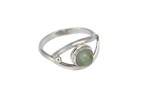 Кольцо из серебра 925 пробы с кошачьим глазом.