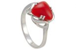Кольцо из серебра с кораллом красным треугольник 10х10х10 мм 57320