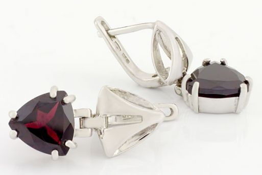 Серебряные серьги с гранатом 59305 купить в магазине Самоцветы мира