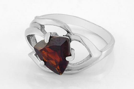 Серебряное кольцо с гранатом 59310 купить в магазине Самоцветы мира