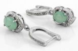 Серьги из серебра с изумрудом и фианитами овал 6х8 мм 61641