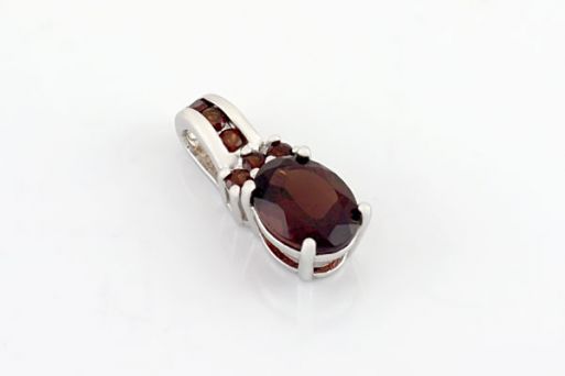 Серебряный кулон с гранатом 62689 купить в магазине Самоцветы мира