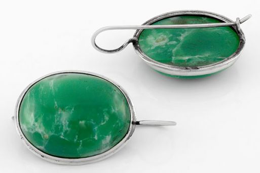 Серебряные серьги с хризопразом 64459 купить в магазине Самоцветы мира