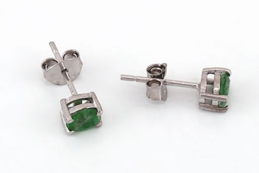 Серебряные серьги с изумрудом 66972 купить в магазине Самоцветы мира
